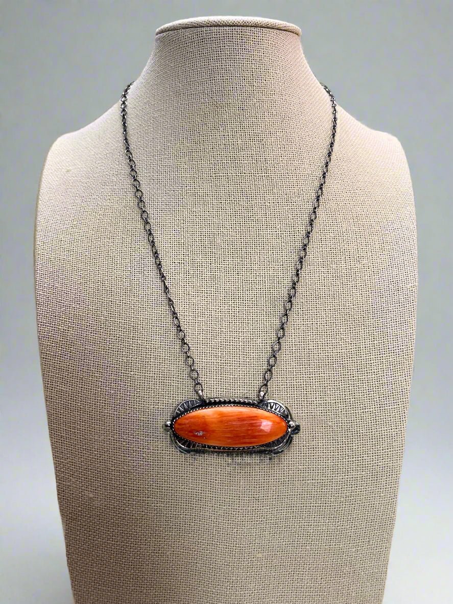 Navajo Handmade Spiny Oyster Necklace by Tia Long - 18 inch
