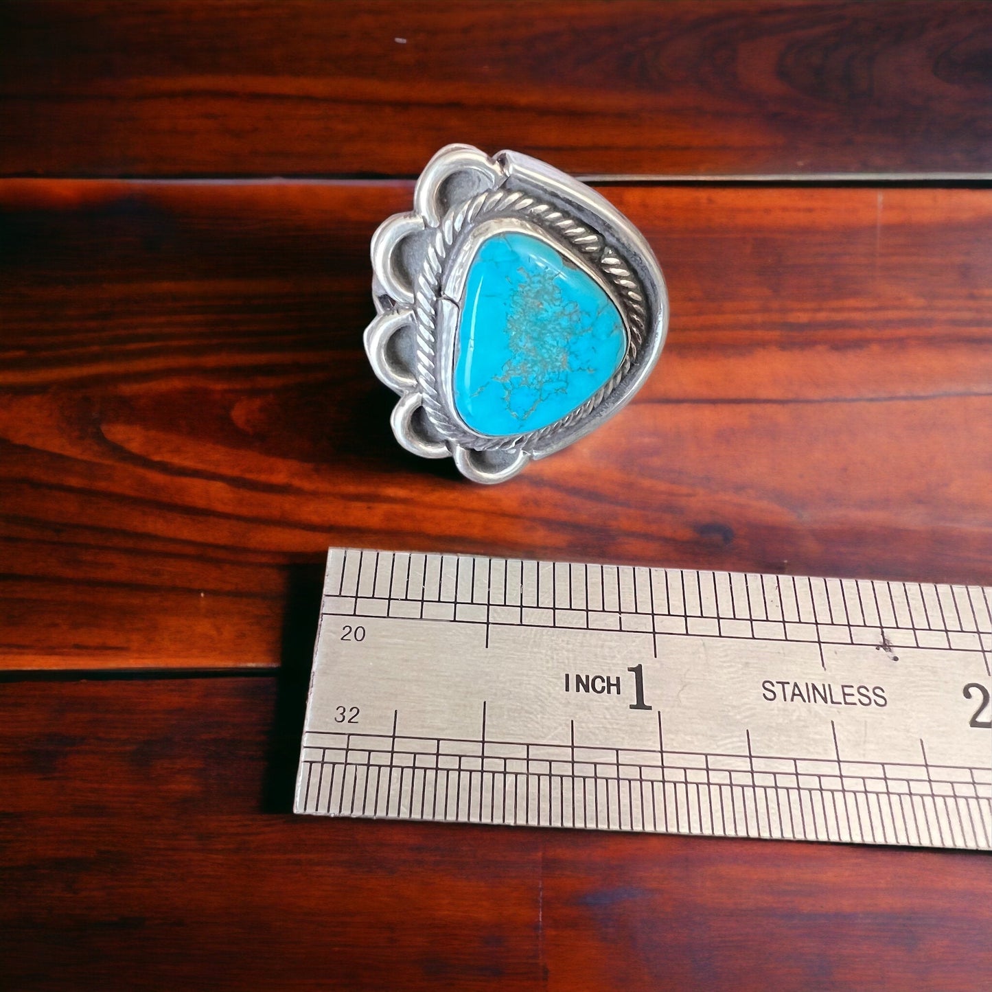 Turquoise ring - gorgeous cabochon and flower base style - Size 7
